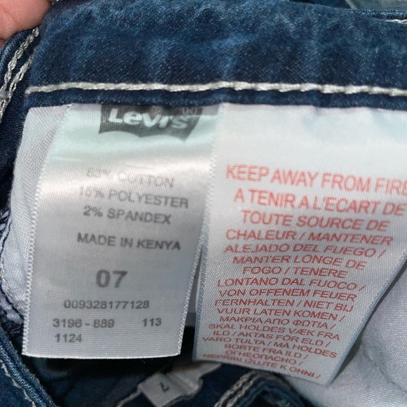 Women’s Levi’s shorty short sz 7 - Picture 4 of 4